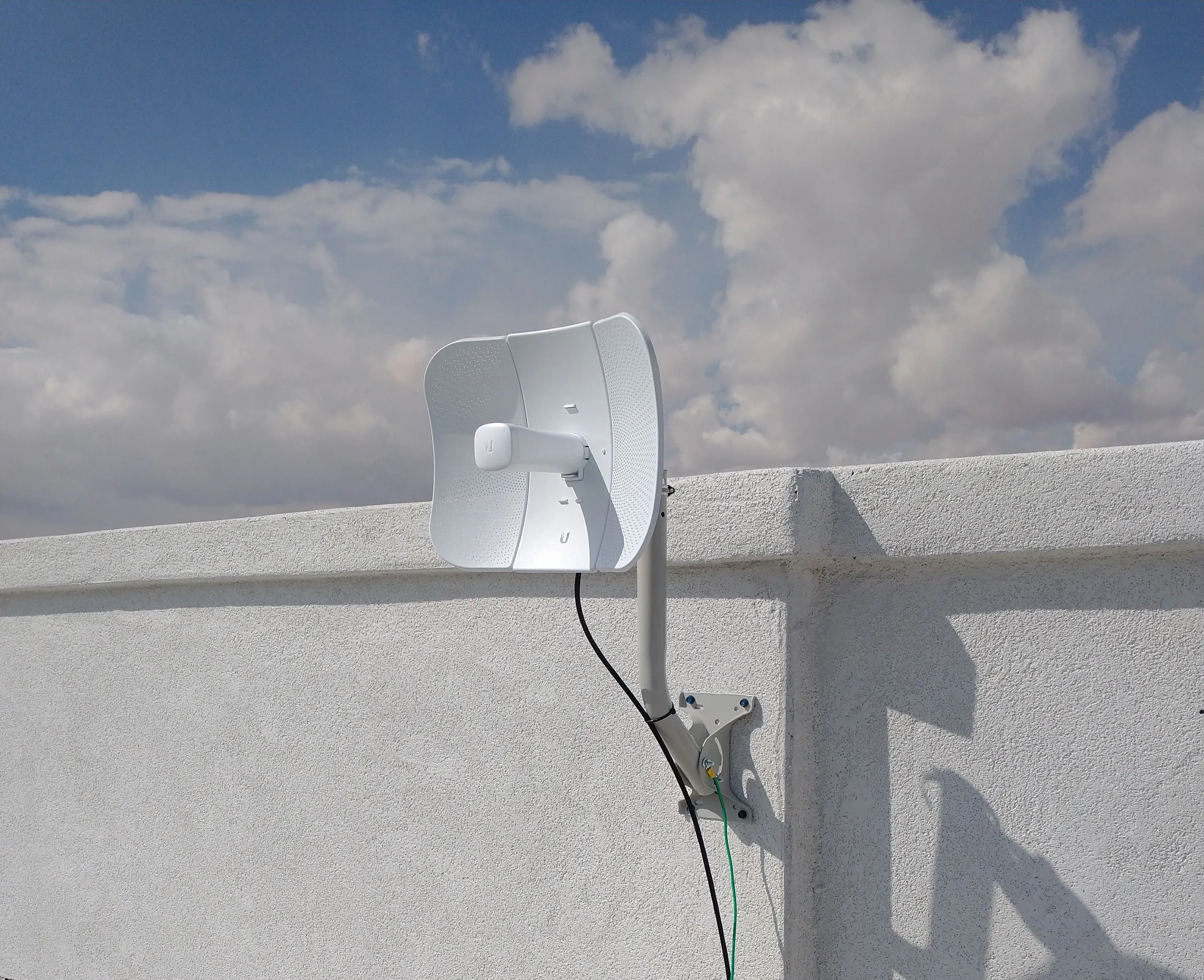 Fixed Wireless vs Satellite