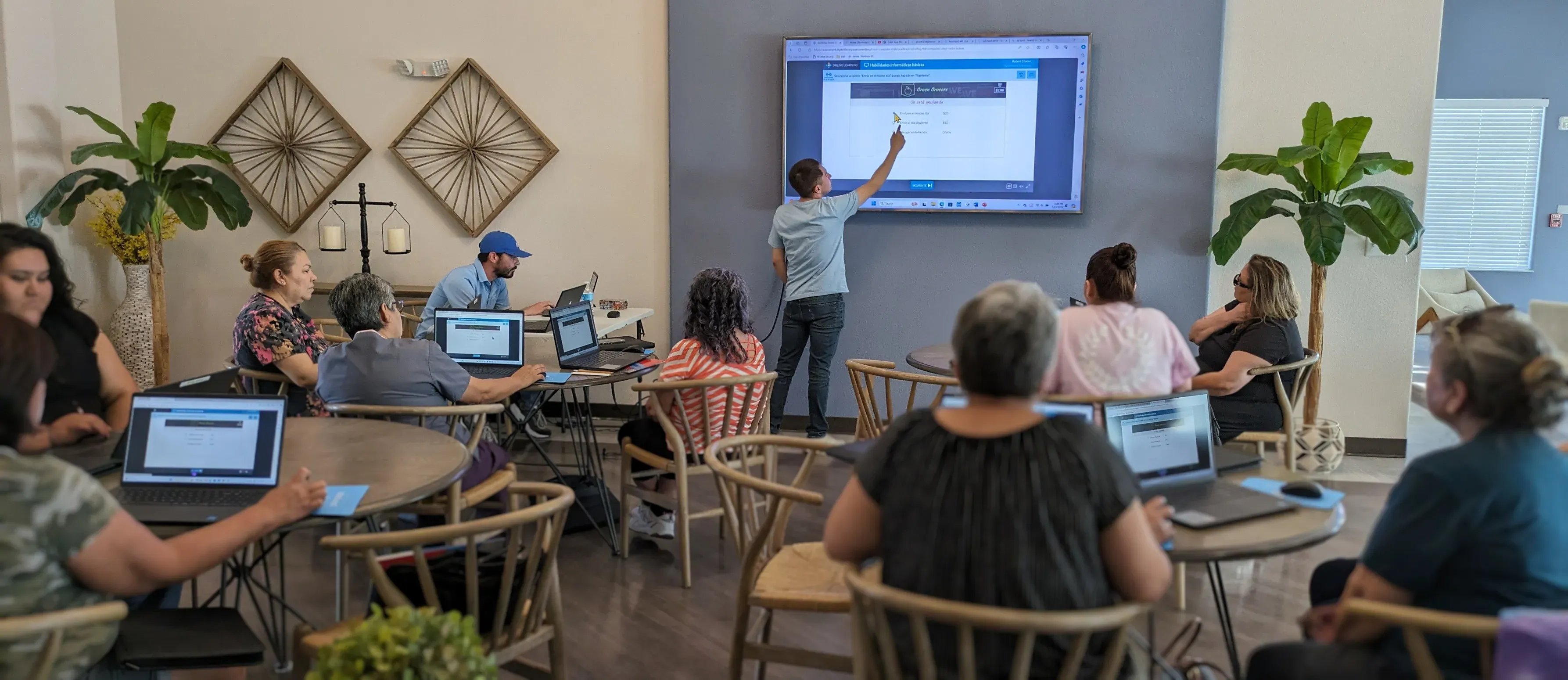JackRabbit Internet teaching a digital literacy class